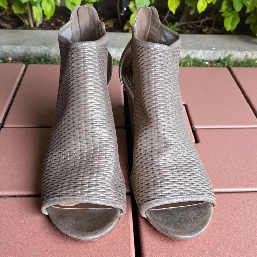 Donald J. Pliner these wedges